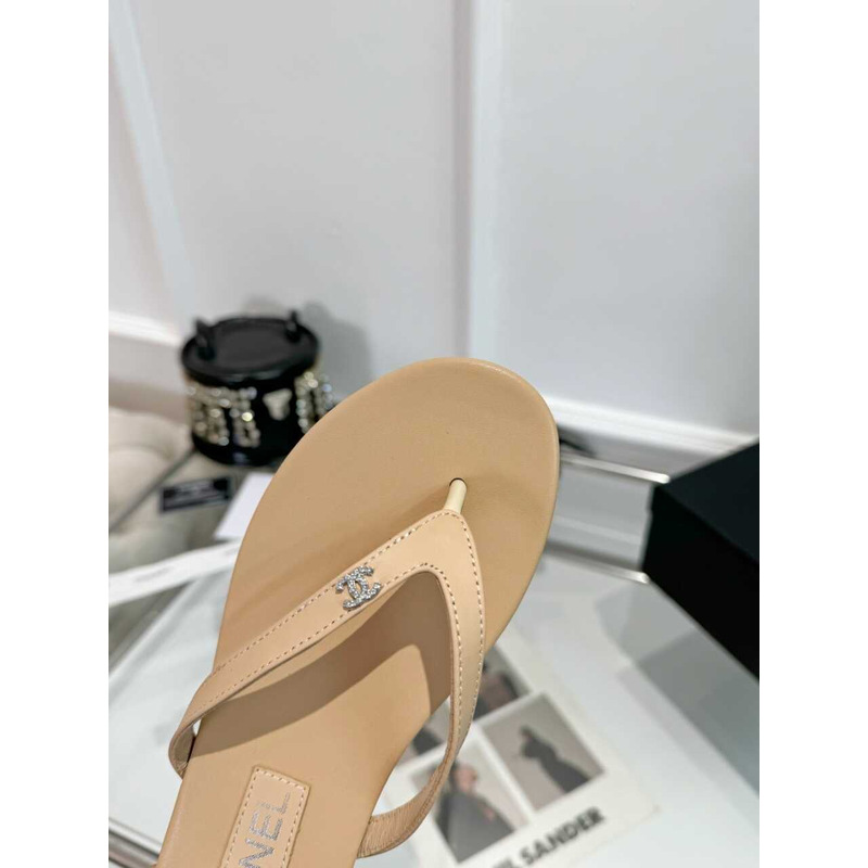 Ch*el logo thongs sandals in apricot