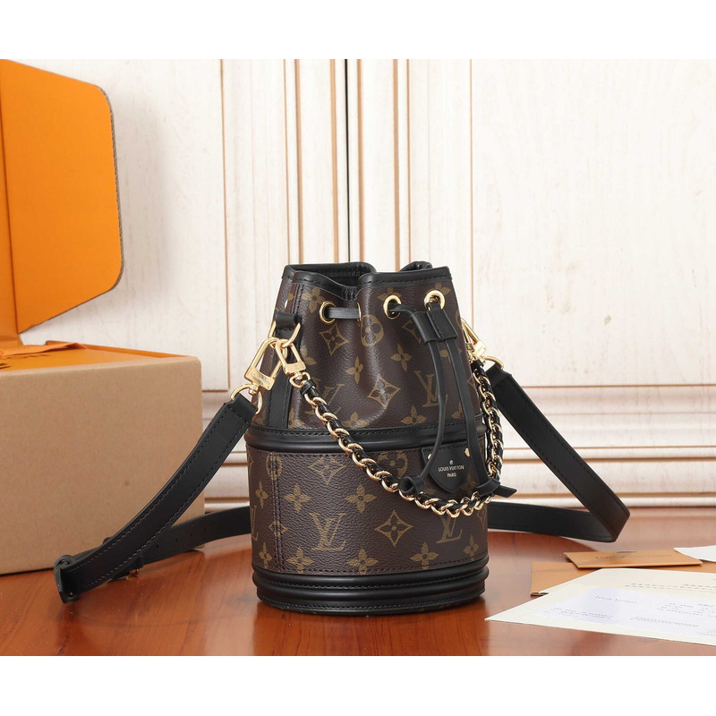 l**is V*t*n canoé bucket bag monogram