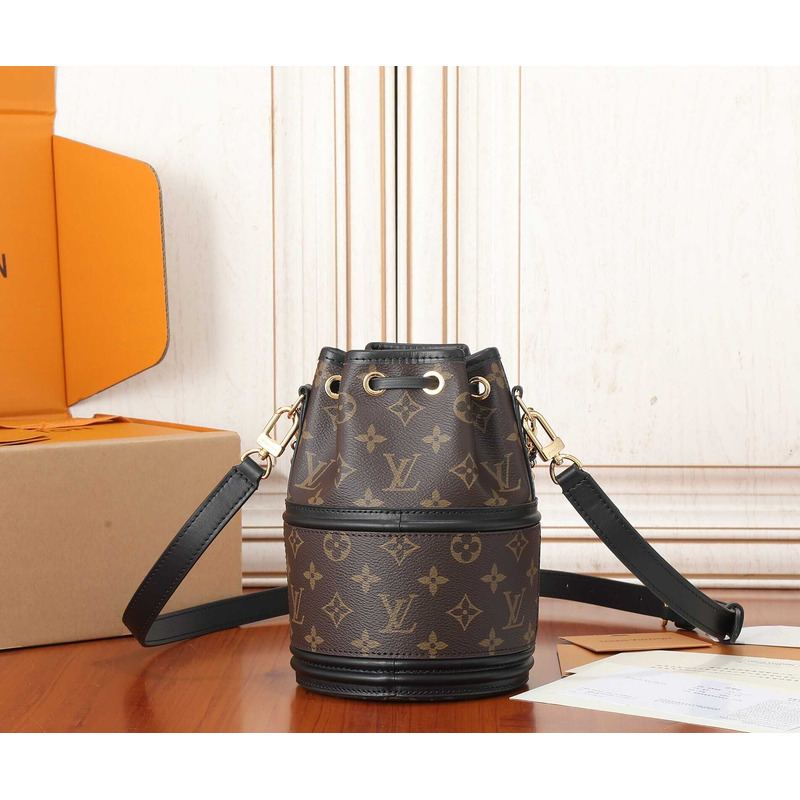 l**is V*t*n canoé bucket bag monogram