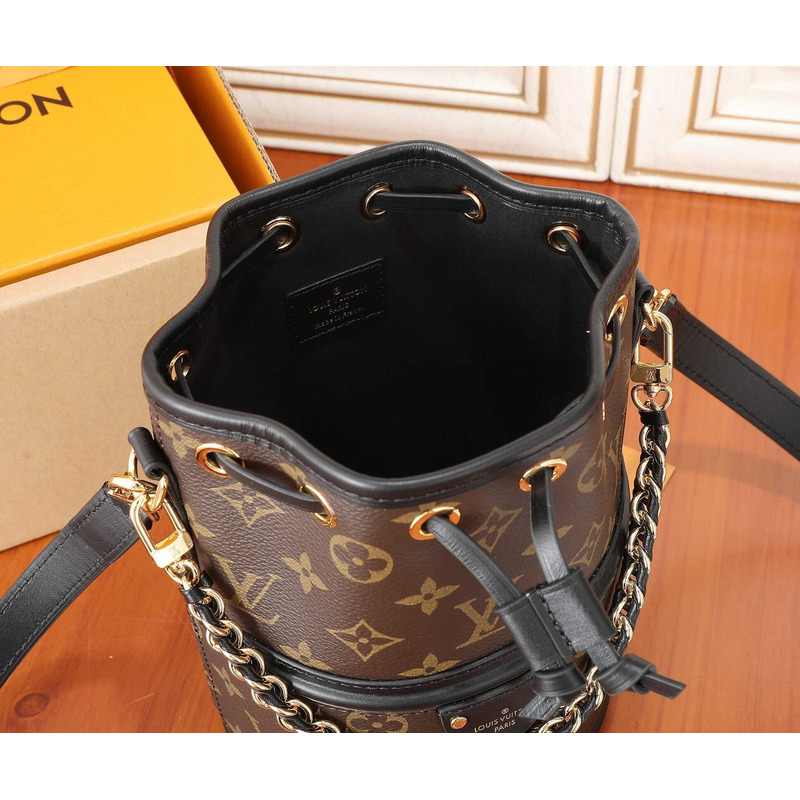 l**is V*t*n canoé bucket bag monogram