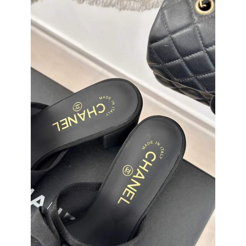 Ch*el interlocking cc logo leather slides