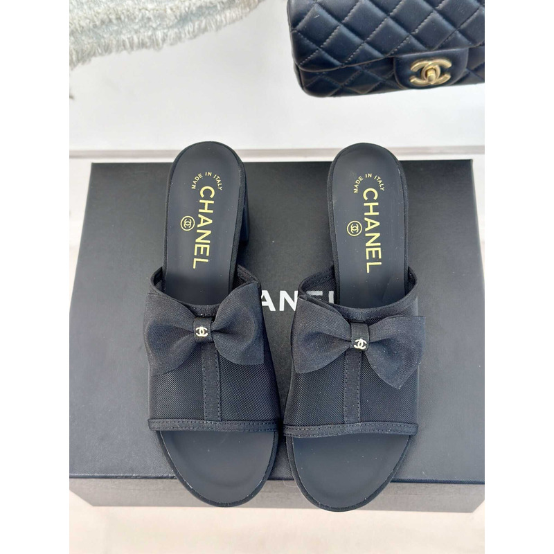 Ch*el interlocking cc logo leather slides