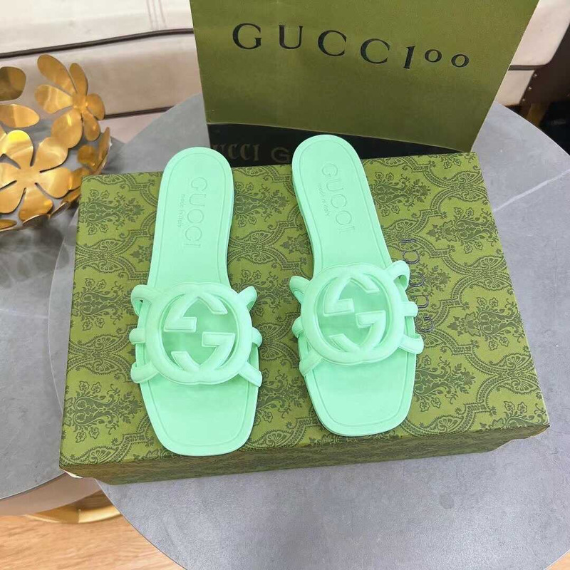 G*u*i woman\''s interlocking g slide sandal in green