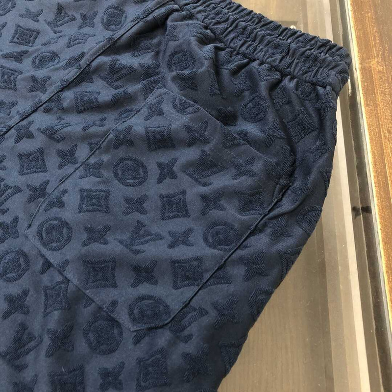 l**is V*t*n damier short dark blue