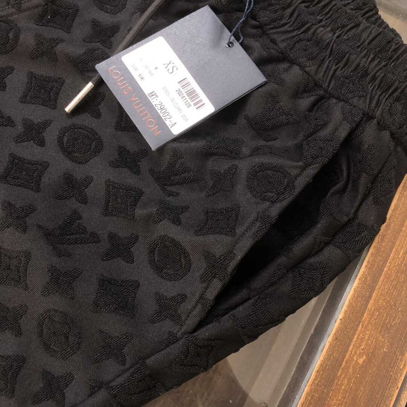 l**is V*t*n damier short black