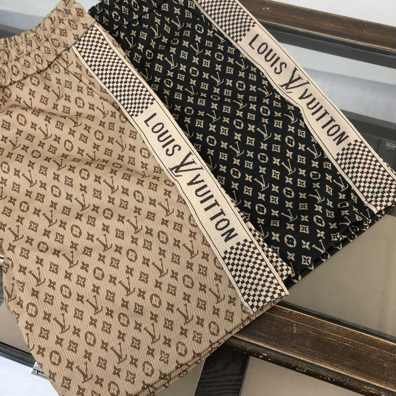 l**is V*t*n monogram shorts brown