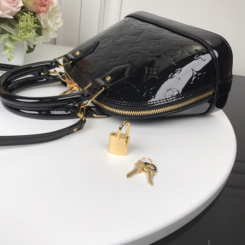 l**is V*t*n black magnetique monogram vernis alma bb bag