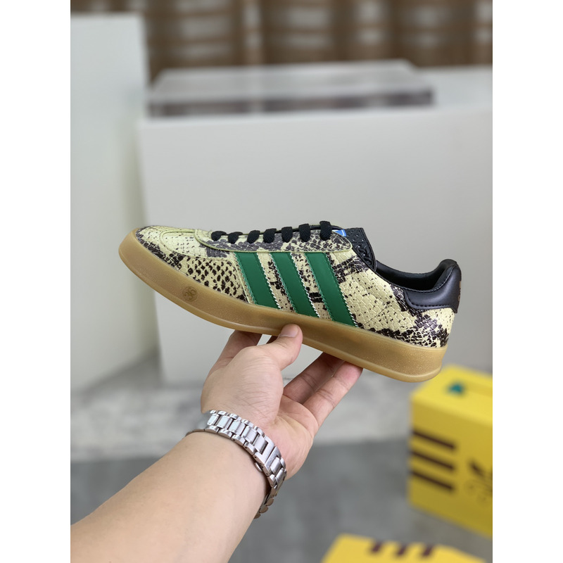 g*u*i Ad*s gazelle g*u*i python print sneaker