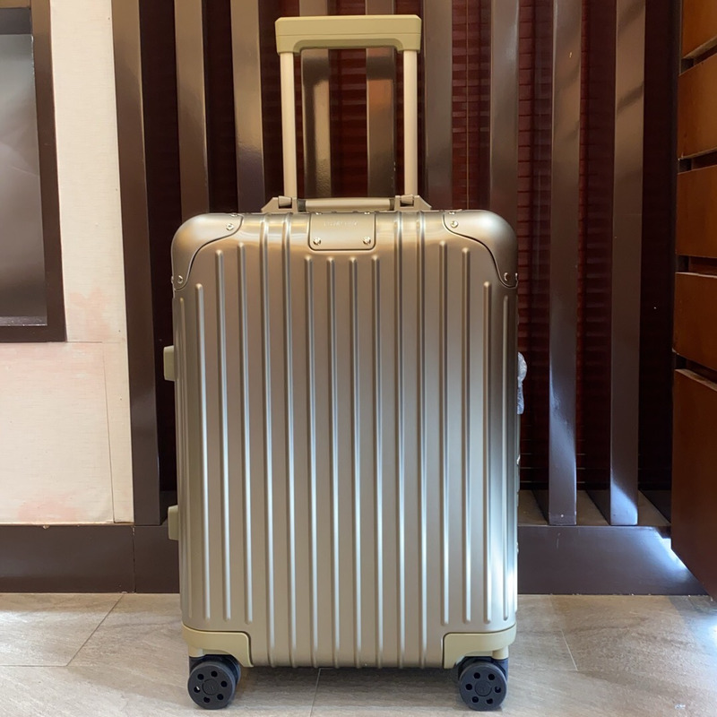 Rimowa Classic Cabin Carry-on Suitcase Aluminum in Sliver