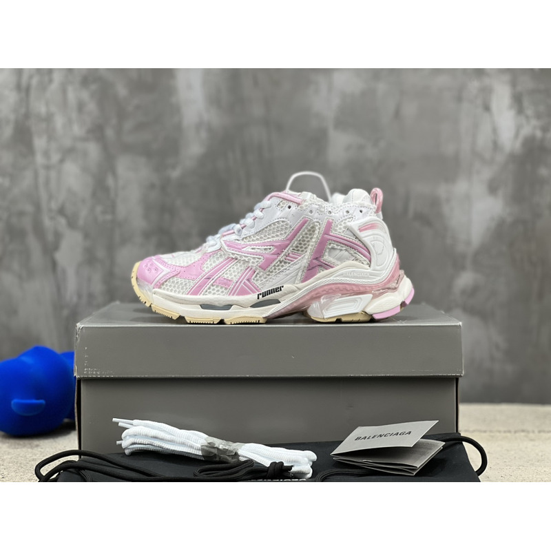 Ba*len*cia*ga runner sneaker pink white