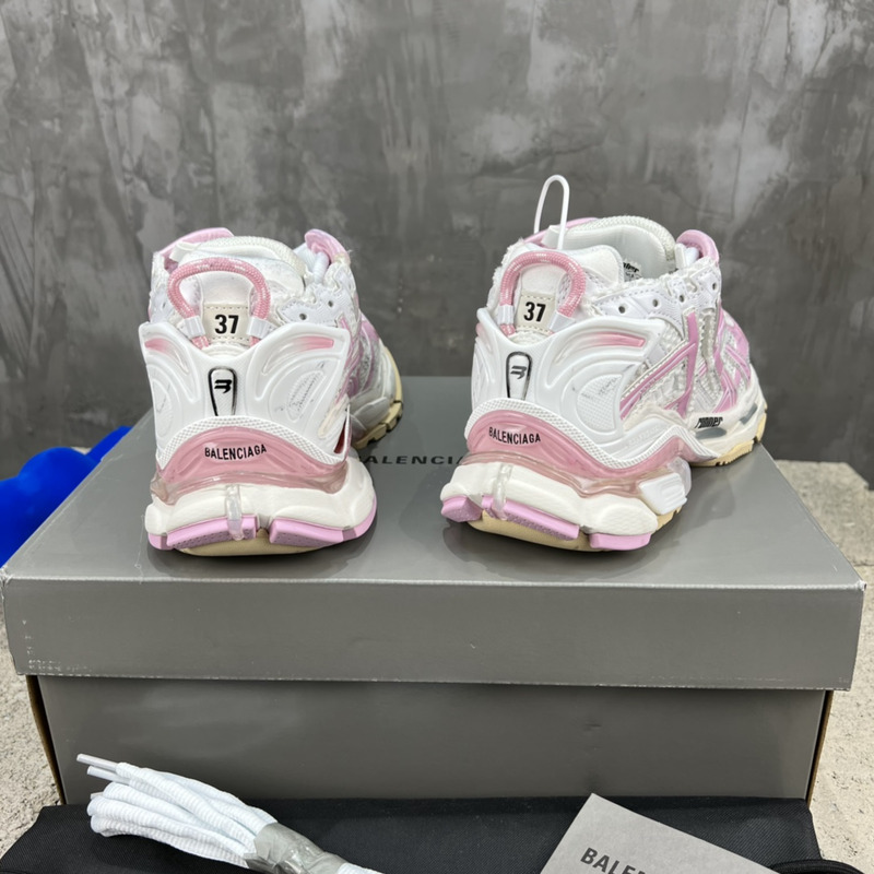 Ba*len*cia*ga runner sneaker pink white