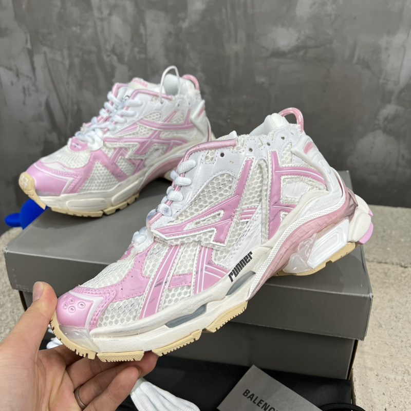 Ba*len*cia*ga runner sneaker pink white