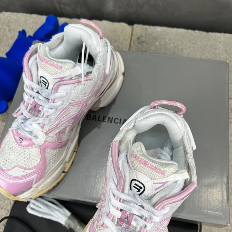 Ba*len*cia*ga runner sneaker pink white