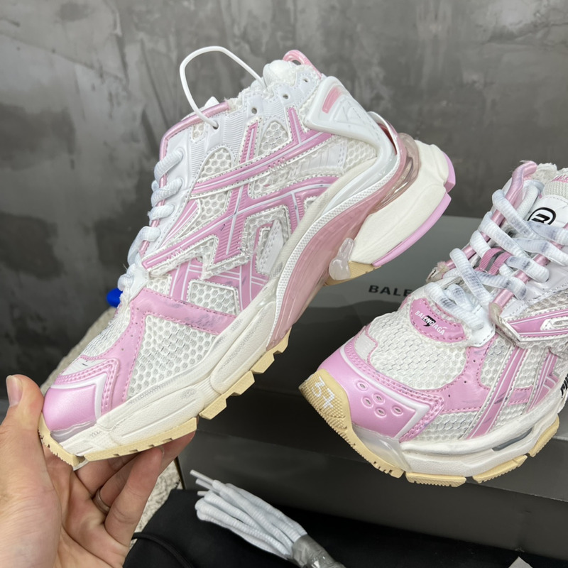 Ba*len*cia*ga runner sneaker pink white