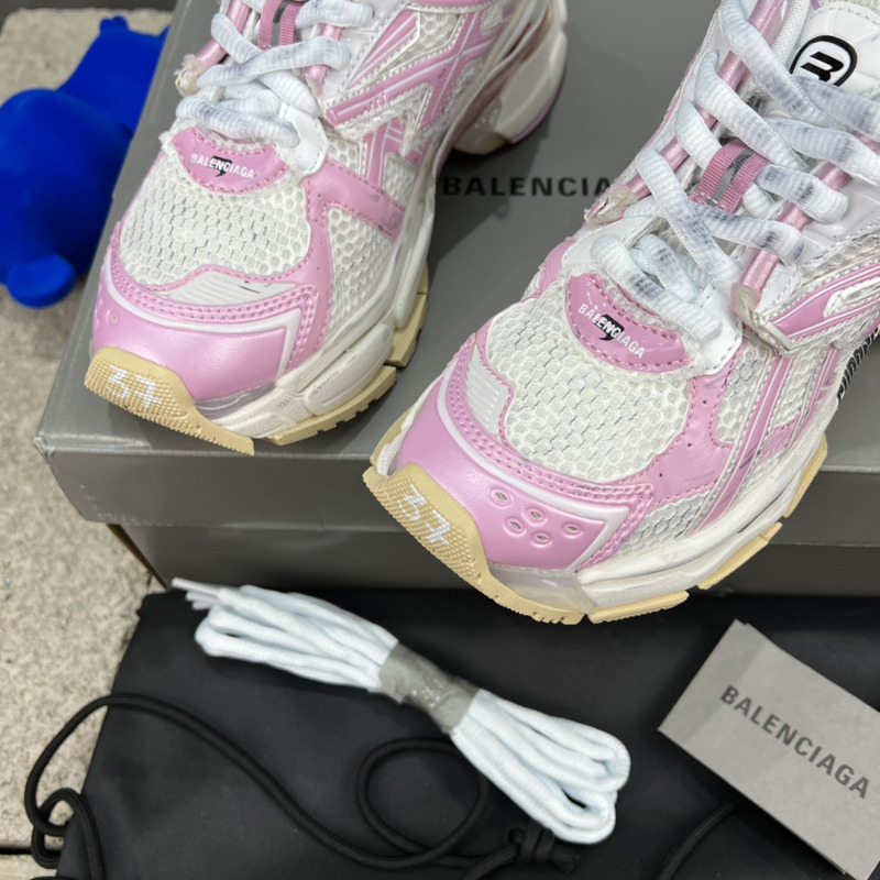 Ba*len*cia*ga runner sneaker pink white