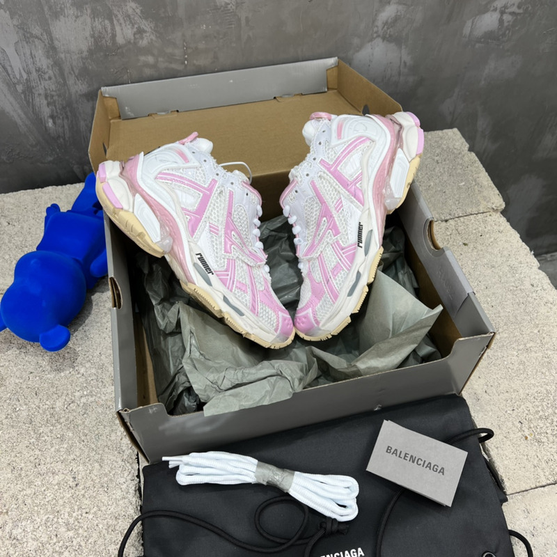 Ba*len*cia*ga runner sneaker pink white