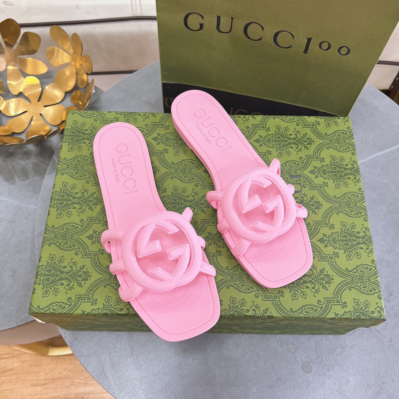 G*u*i women`s interlocking g slide sandal pink