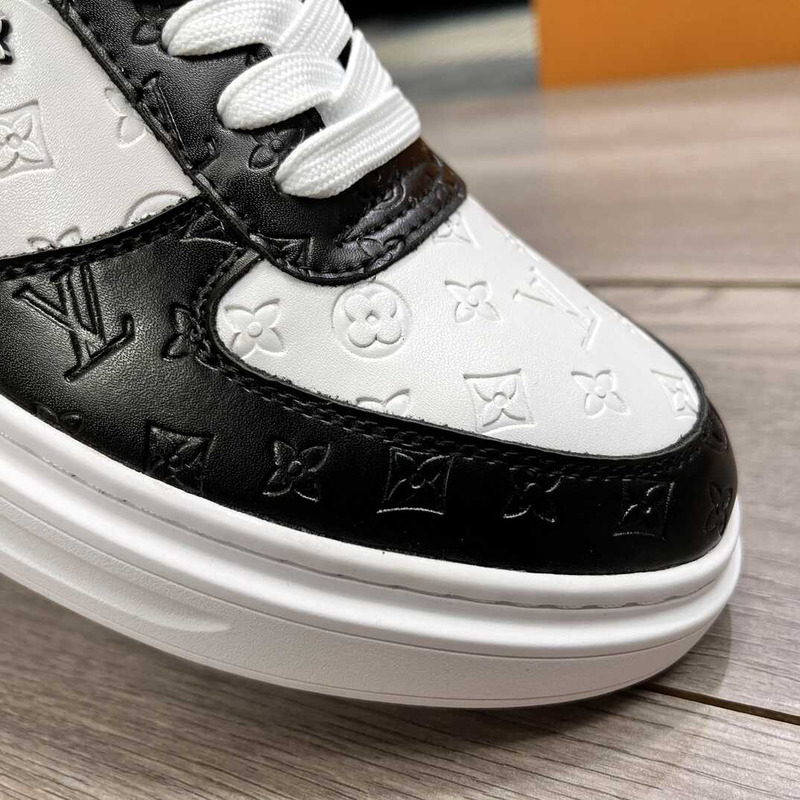 l**is V*t*n trainer sneaker black&white