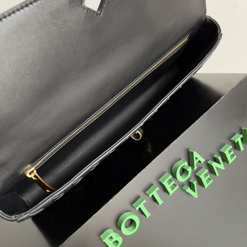 Bo*te*ga ve*ne*ta andiamo long small leather clutch black