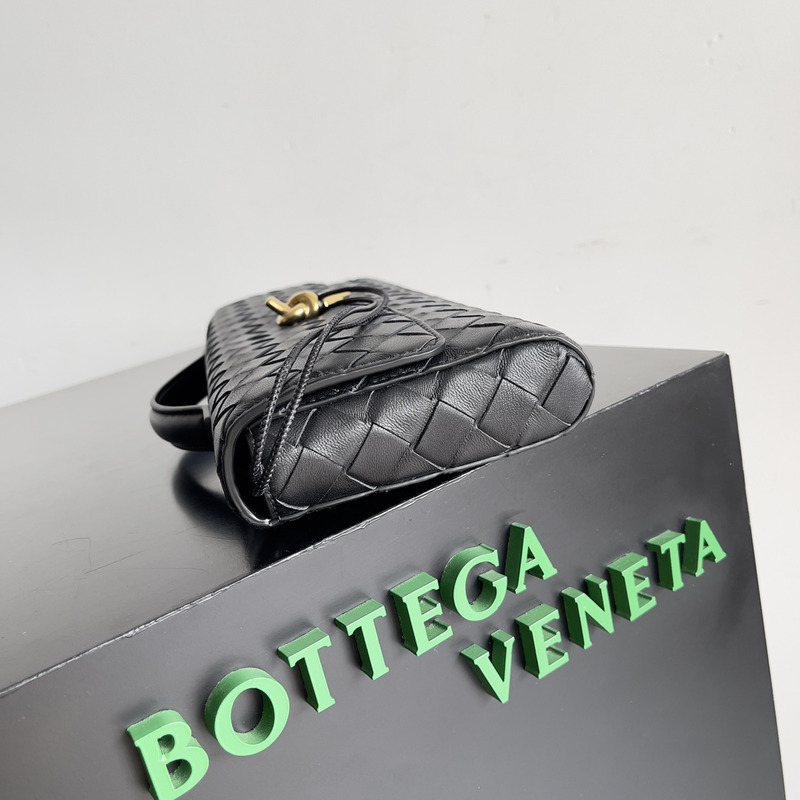 Bo*te*ga ve*ne*ta andiamo long small leather clutch black