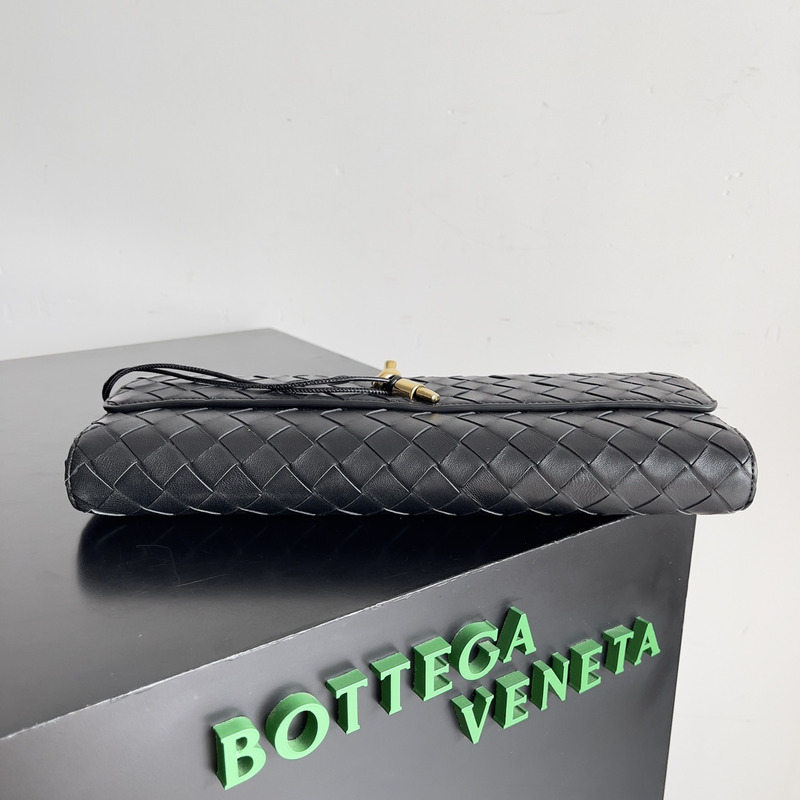 Bo*te*ga ve*ne*ta andiamo long small leather clutch black