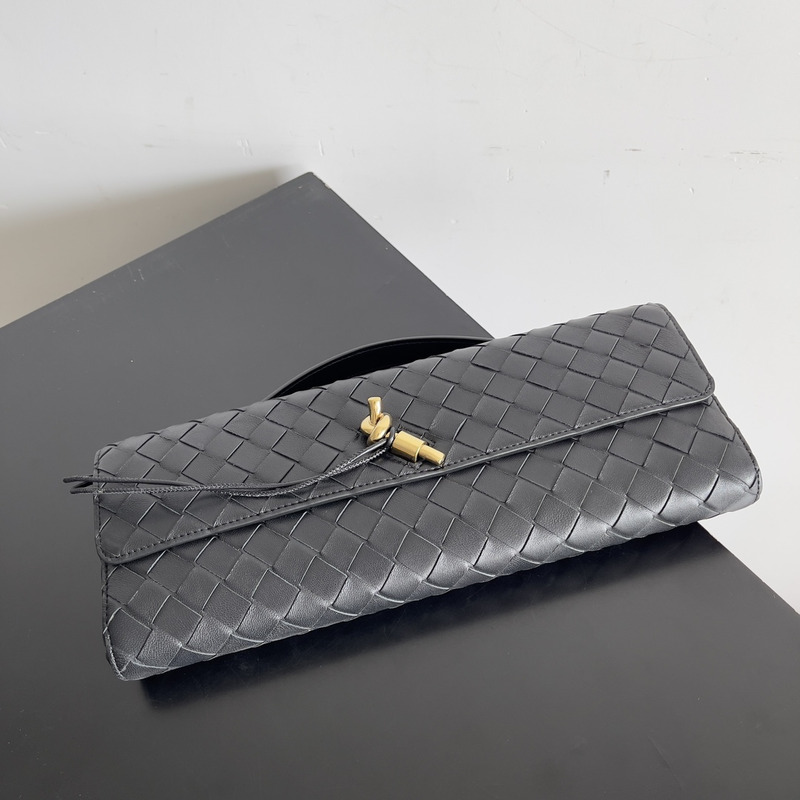 Bo*te*ga ve*ne*ta andiamo long small leather clutch black