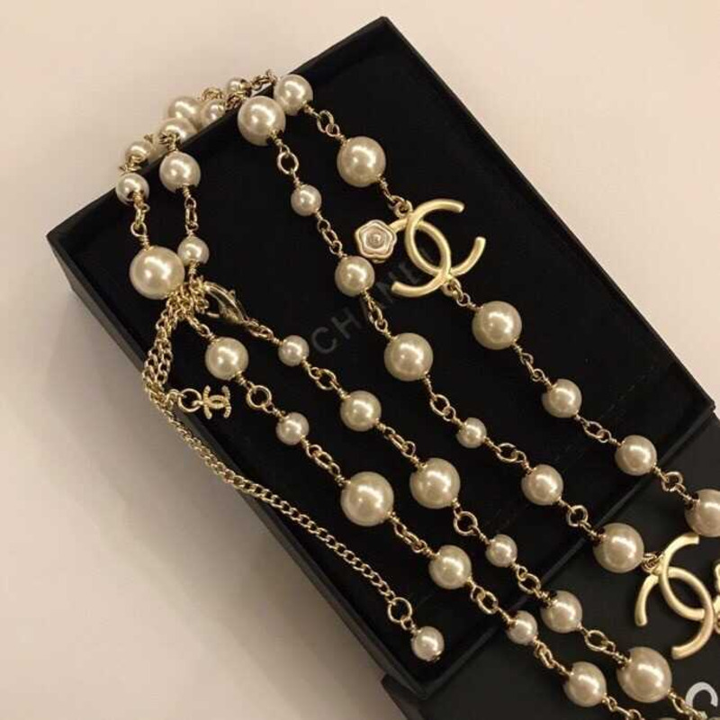 Ch*el pearl necklace double length with interlocking logo light gold