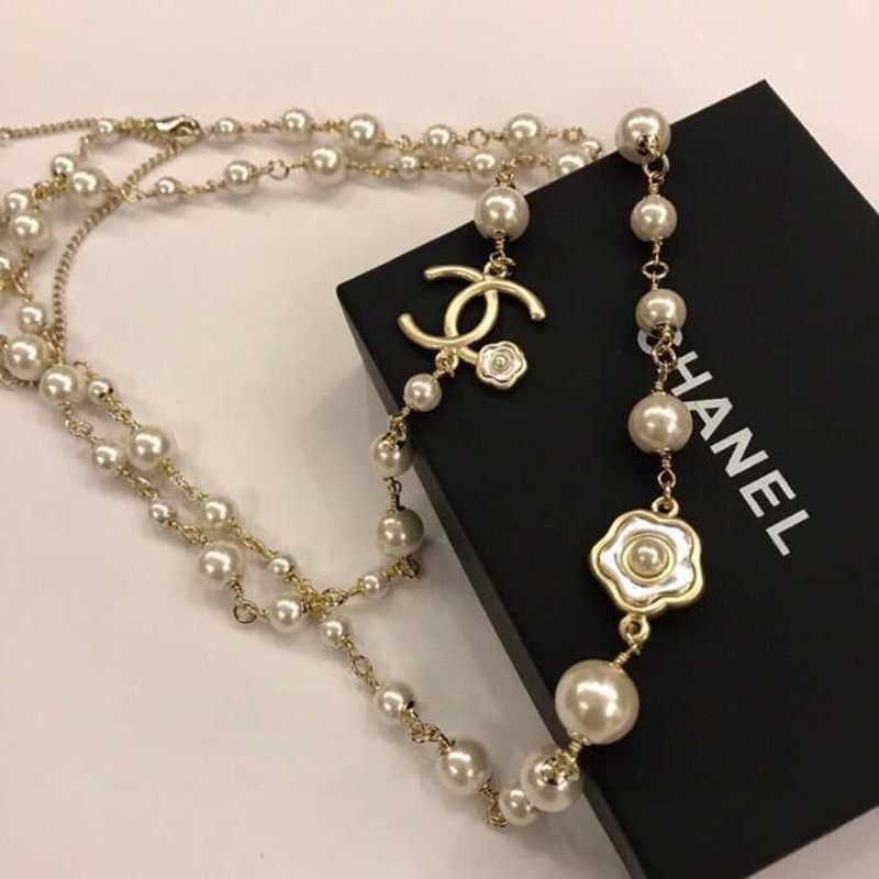 Ch*el pearl necklace double length with interlocking logo light gold