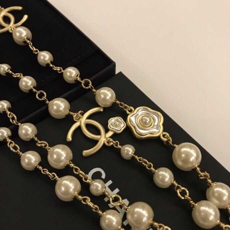 Ch*el pearl necklace double length with interlocking logo light gold