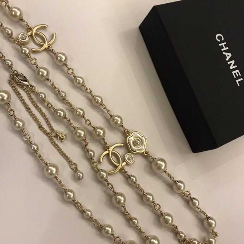 Ch*el pearl necklace double length with interlocking logo light gold