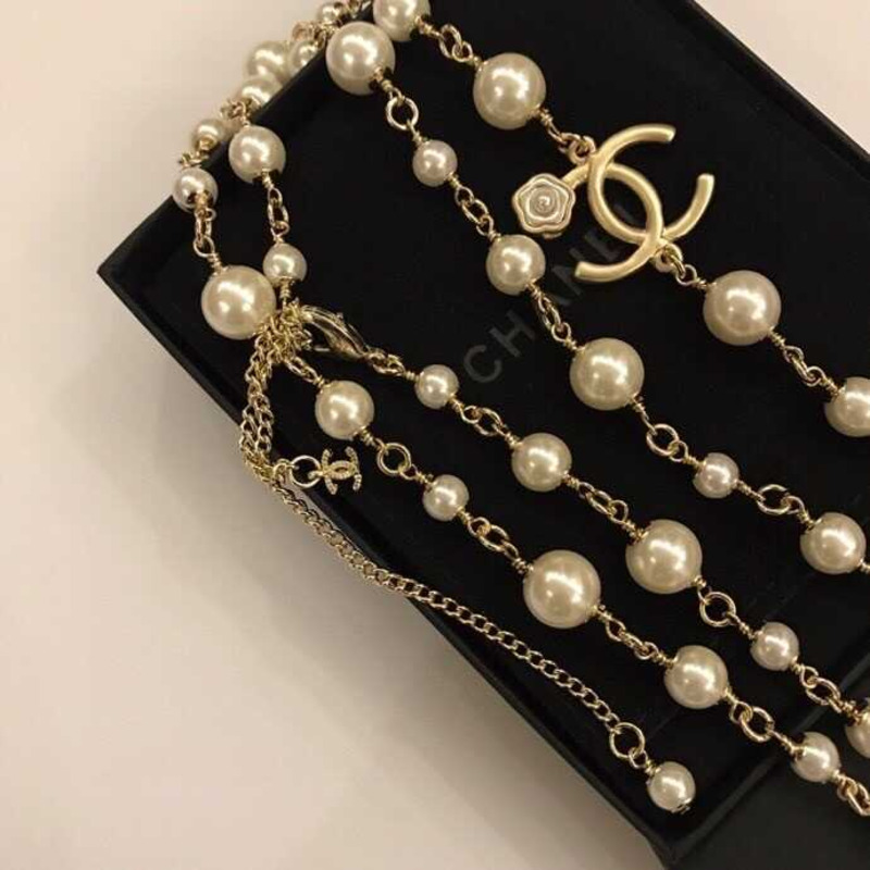 Ch*el pearl necklace double length with interlocking logo light gold