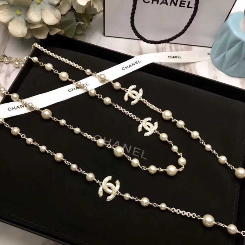 Ch*el pearl necklace with interlocking logo silver