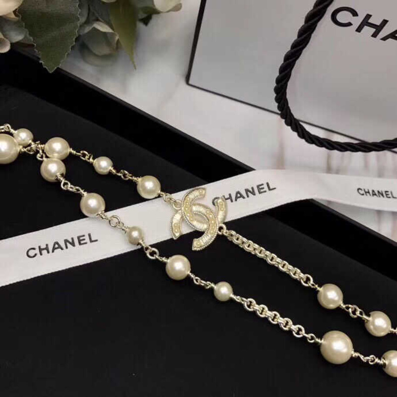 Ch*el pearl necklace with interlocking logo silver