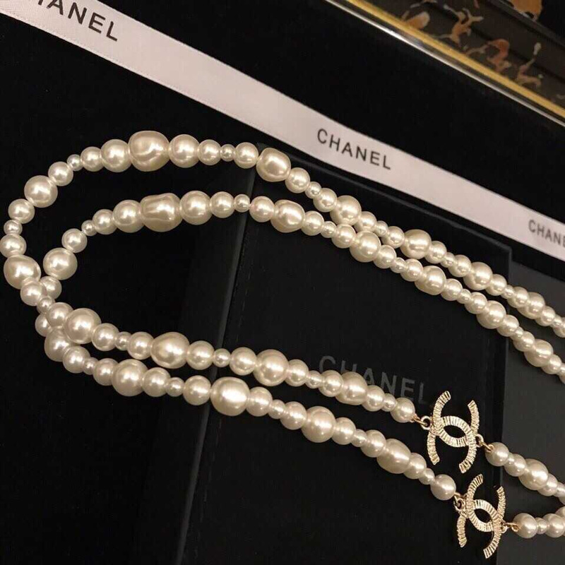 Ch*el long pearl vintage necklace almond