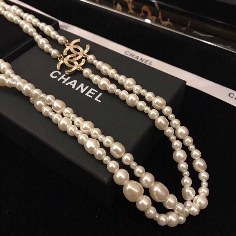 Ch*el long pearl vintage necklace almond