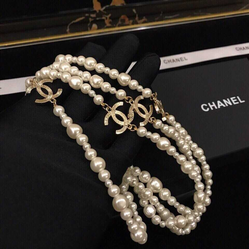 Ch*el long pearl vintage necklace almond