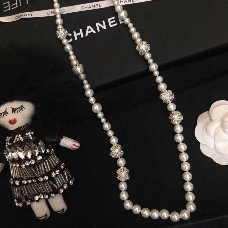 Ch*el pearl necklace white