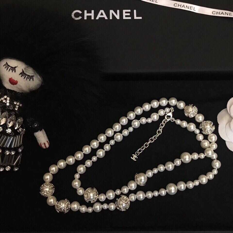 Ch*el pearl necklace white