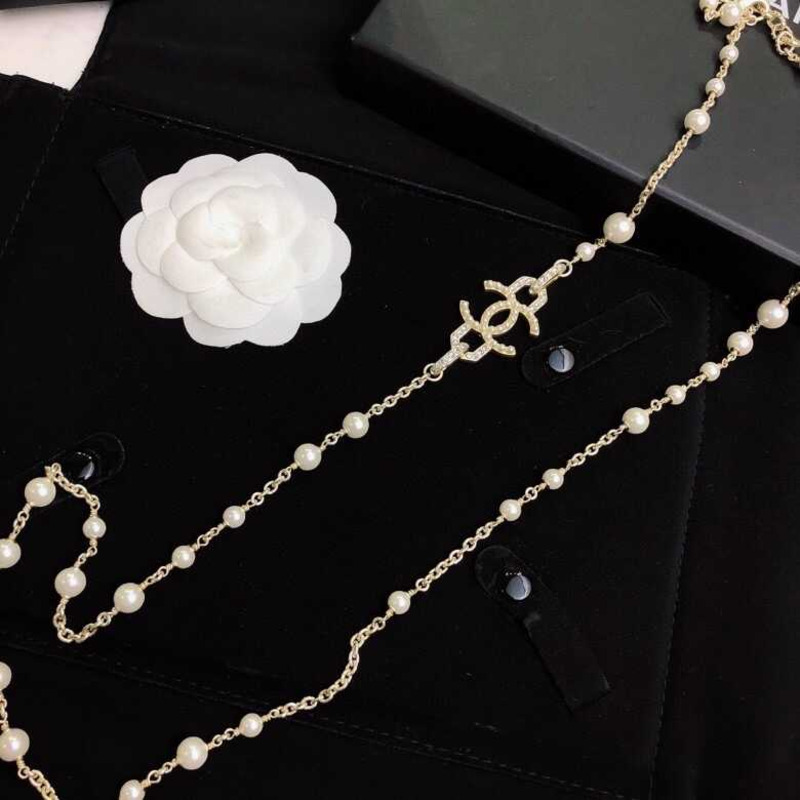 Ch*el pearl logo necklace  white&gold