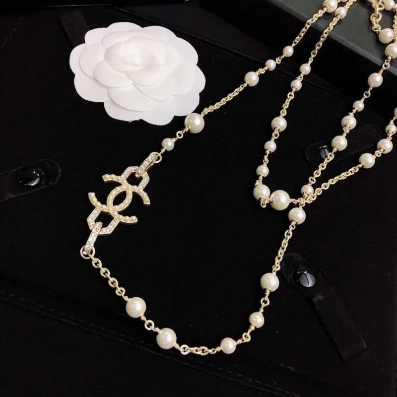 Ch*el pearl logo necklace  white&gold