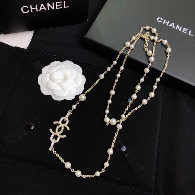 Ch*el pearl logo necklace  white&gold