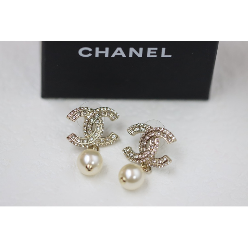 Ch*el cc earrings with pearl light gold