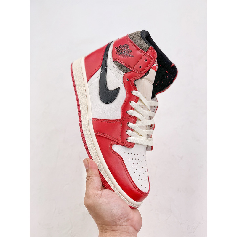 Jordan 1 Retro High OG Chicago Lost and Found Sneaker