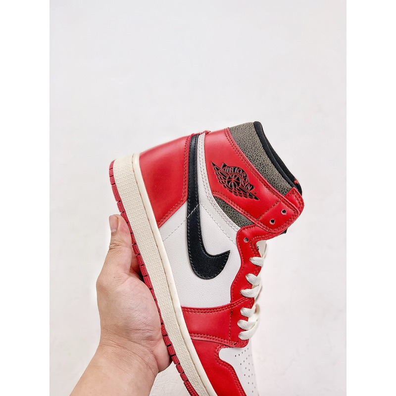 Jordan 1 Retro High OG Chicago Lost and Found Sneaker