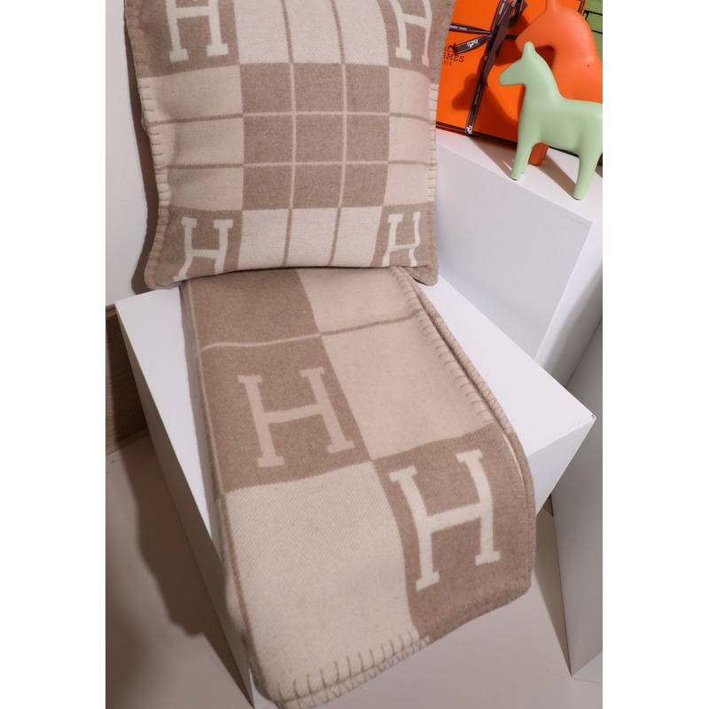 H**mes blanket and cushion cashmere wool