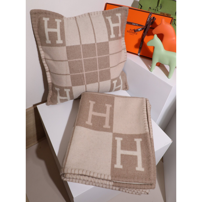 H**mes blanket and cushion cashmere wool