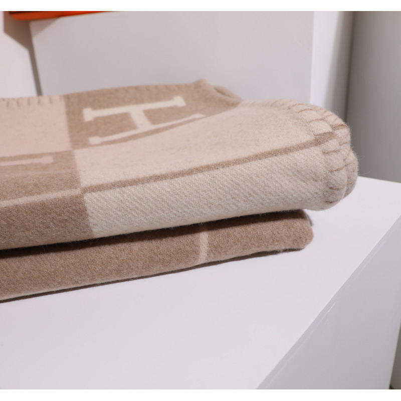 H**mes blanket and cushion cashmere wool