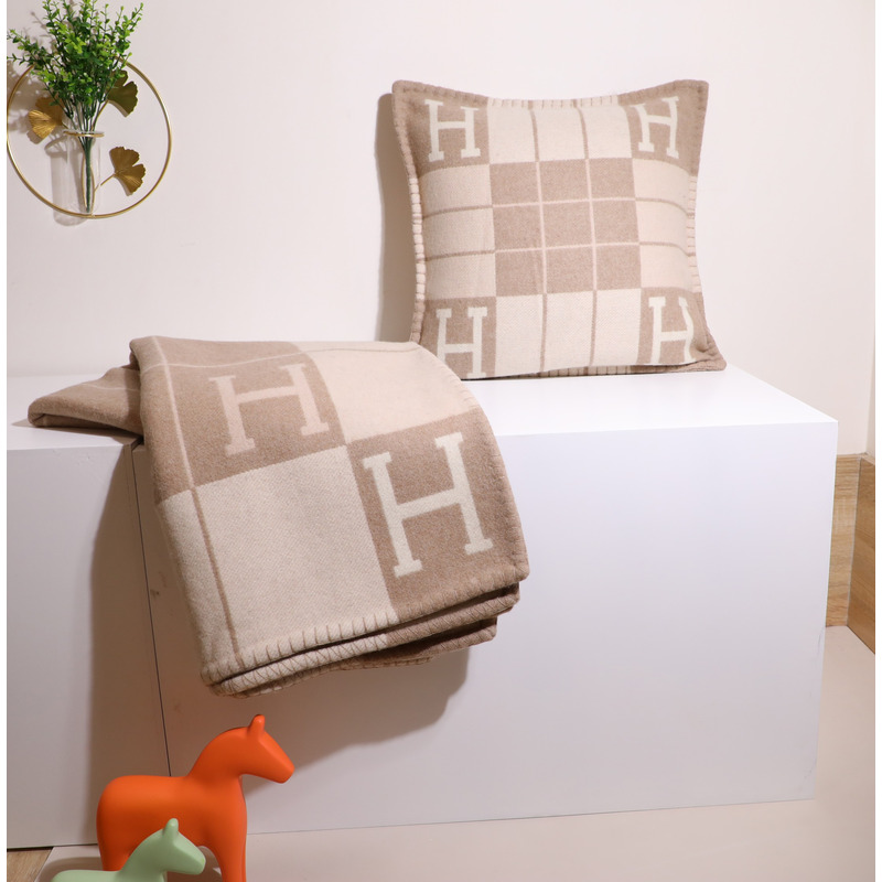 H**mes blanket and cushion cashmere wool