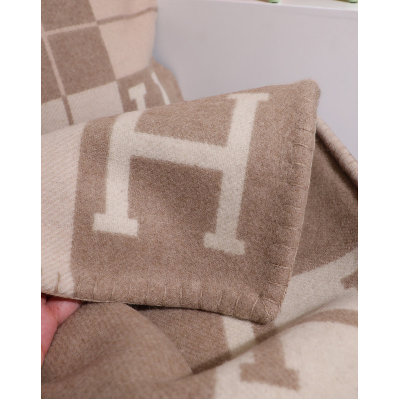 H**mes blanket and cushion cashmere wool