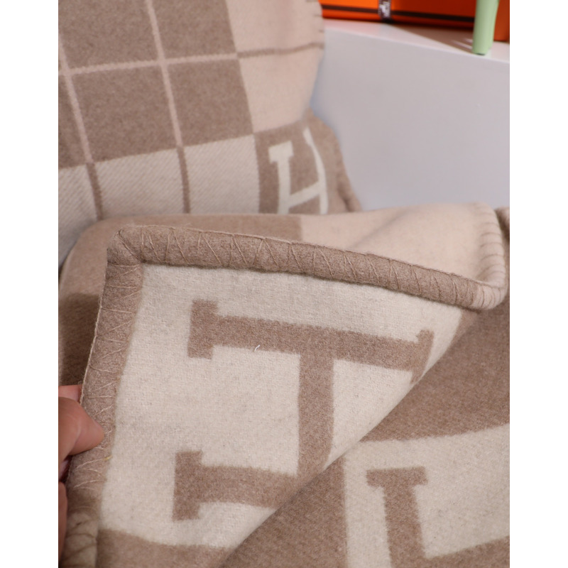 H**mes blanket and cushion cashmere wool